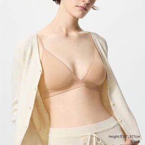 💙 Uniqlo Wireless bra / bralette nude tan stretchy triangle size small
